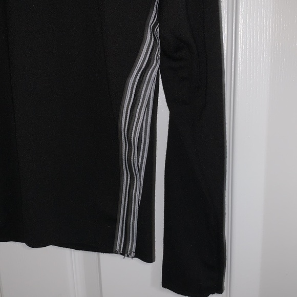 Black top with slits on the side - Picture 4 of 4